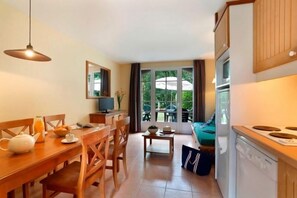 House, 2 Bedrooms | Desk, soundproofing, free cribs/infant beds, free WiFi