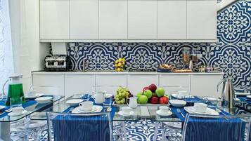 Colazione continentale, servita tutte le mattine (10 EUR a persona)