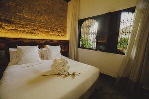 Premium bedding, down duvets, pillow-top beds, in-room safe - Hotel Boutique Patio del Posadero (Córdoba)