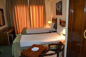 Premium bedding, minibar, in-room safe, bed sheets - Trio Hotel Kaoud Sporting (Alexandria)