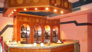Bar (on property) - Trio Hotel Kaoud Sporting (Alexandria)