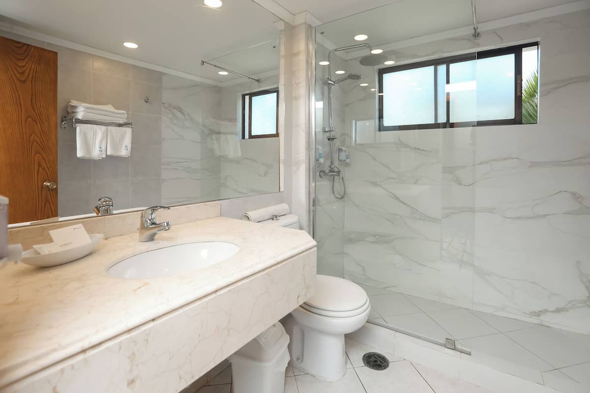 junior suite, ocean view | bathroom | free toiletries, hair dryer, towels, soap