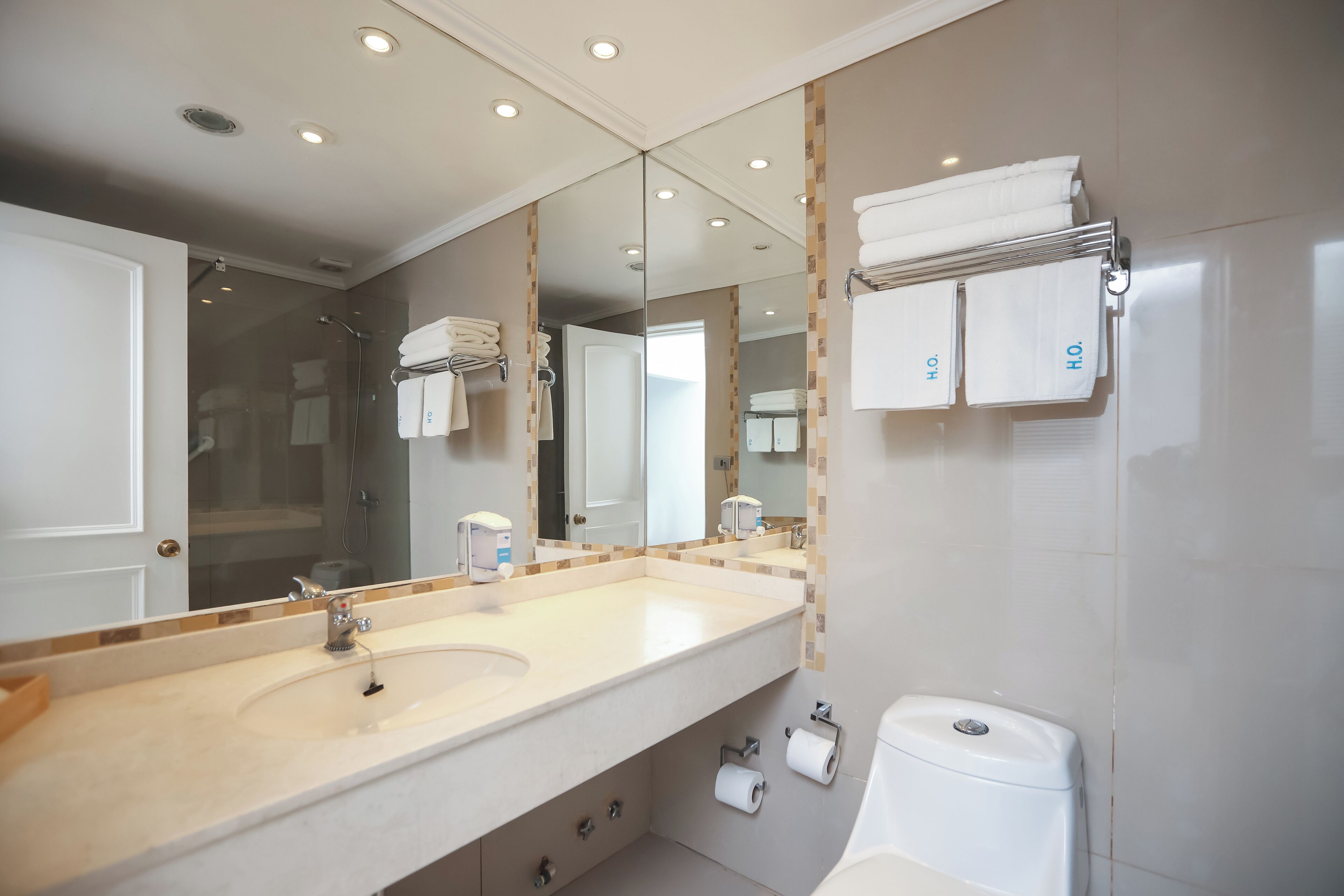 standard double room, 1 king bed, partial sea view | 1 bedroom, premium bedding, down duvets, pillow-top beds