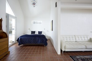 家庭开间, 多张床 | 特色装修、特色家居、办公桌、熨斗/熨衣板