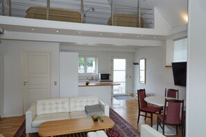 Family Studio | Individually decorated, individually furnished, desk, iron/ironing board - Fladbro Kro (Randers)