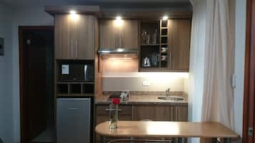 Premium Studio Suite, 1 Bedroom, Refrigerator & Microwave, Ground Floor