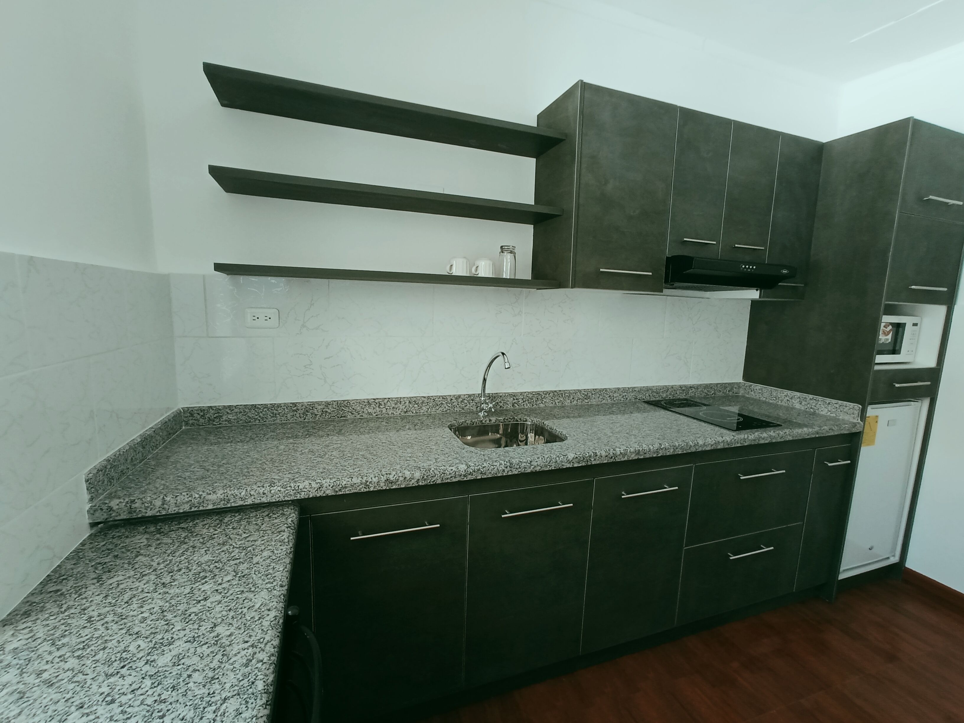 comfort studio suite, 1 bedroom, ensuite | private kitchen | mini-fridge, microwave, stovetop, dishwasher