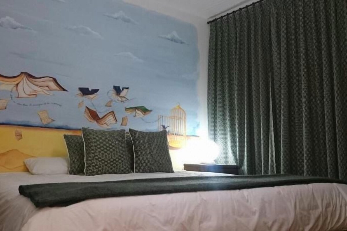 Cubrecamas, colchones con pillow-top y escritorio 