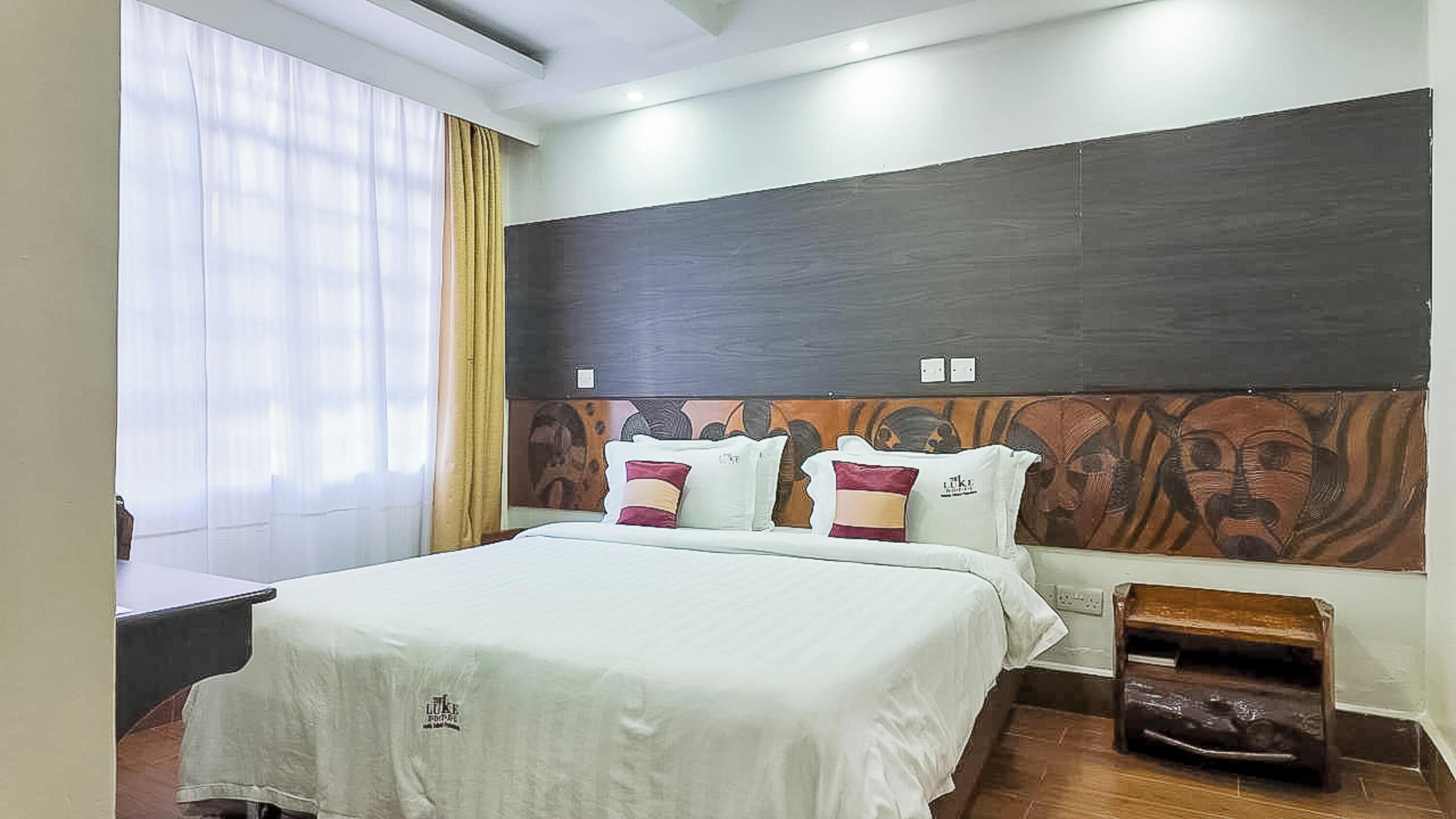 Ropa de cama de alta calidad, minibar, escritorio y wifi gratis 