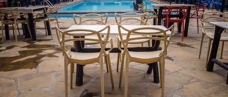 Bar vid poolen