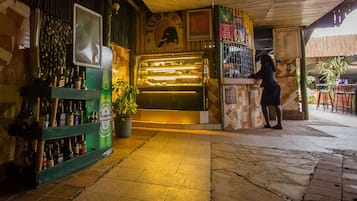 2 restaurants, international cuisine