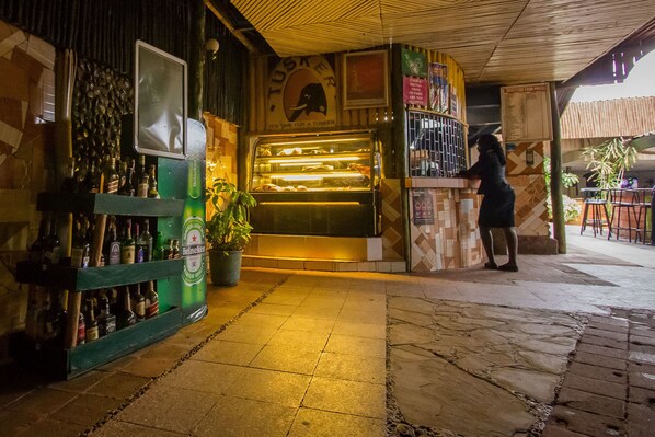 2 restaurants, cuisine internationale