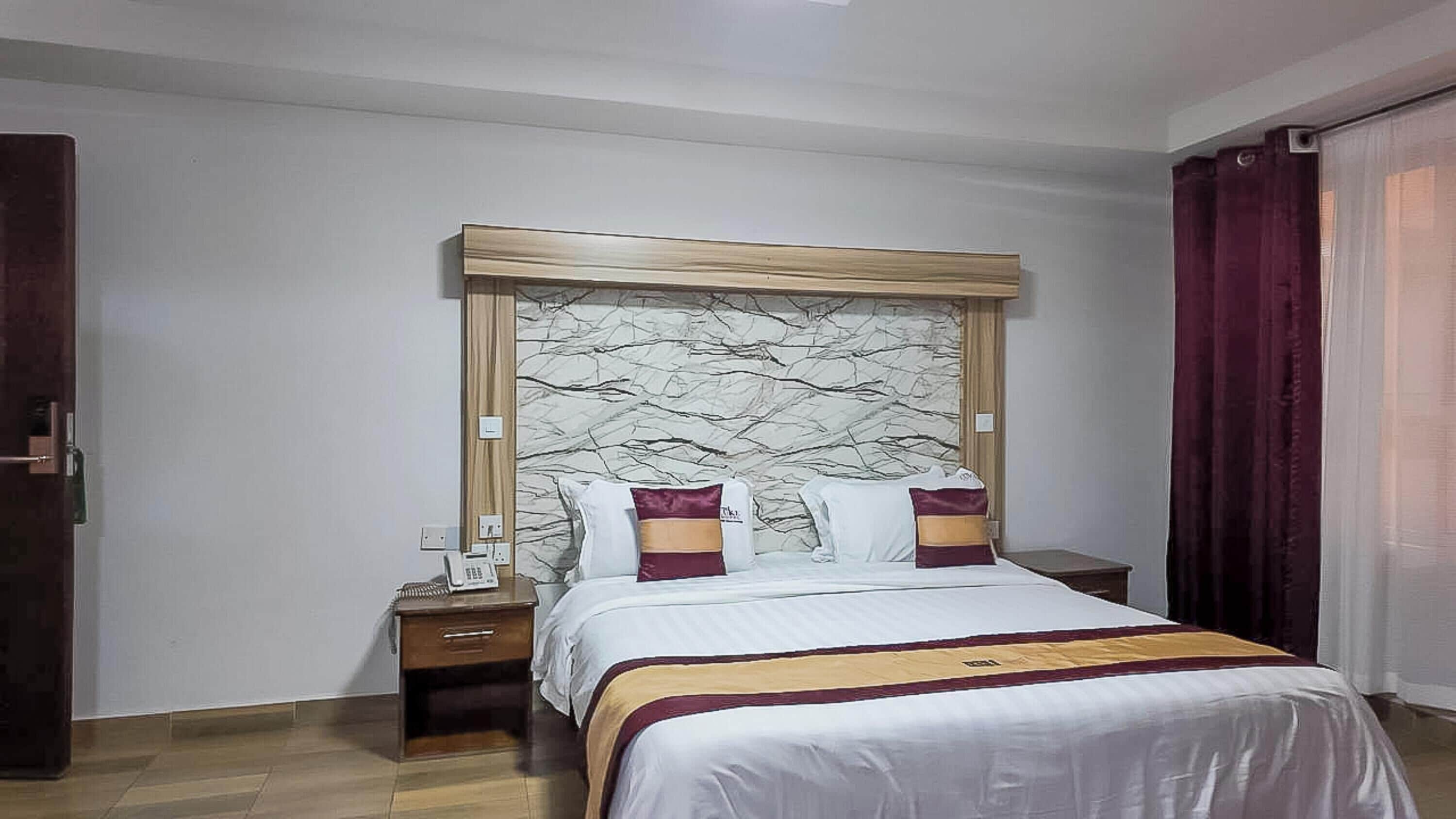 Ropa de cama de alta calidad, minibar, escritorio y wifi gratis 