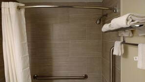 Shower, towels - Genes Motel (Cinnaminson)