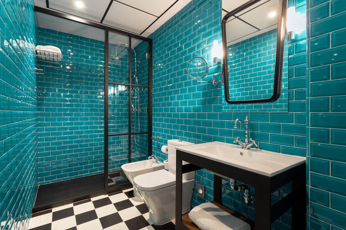 eco-friendly toiletries, hair dryer, towels