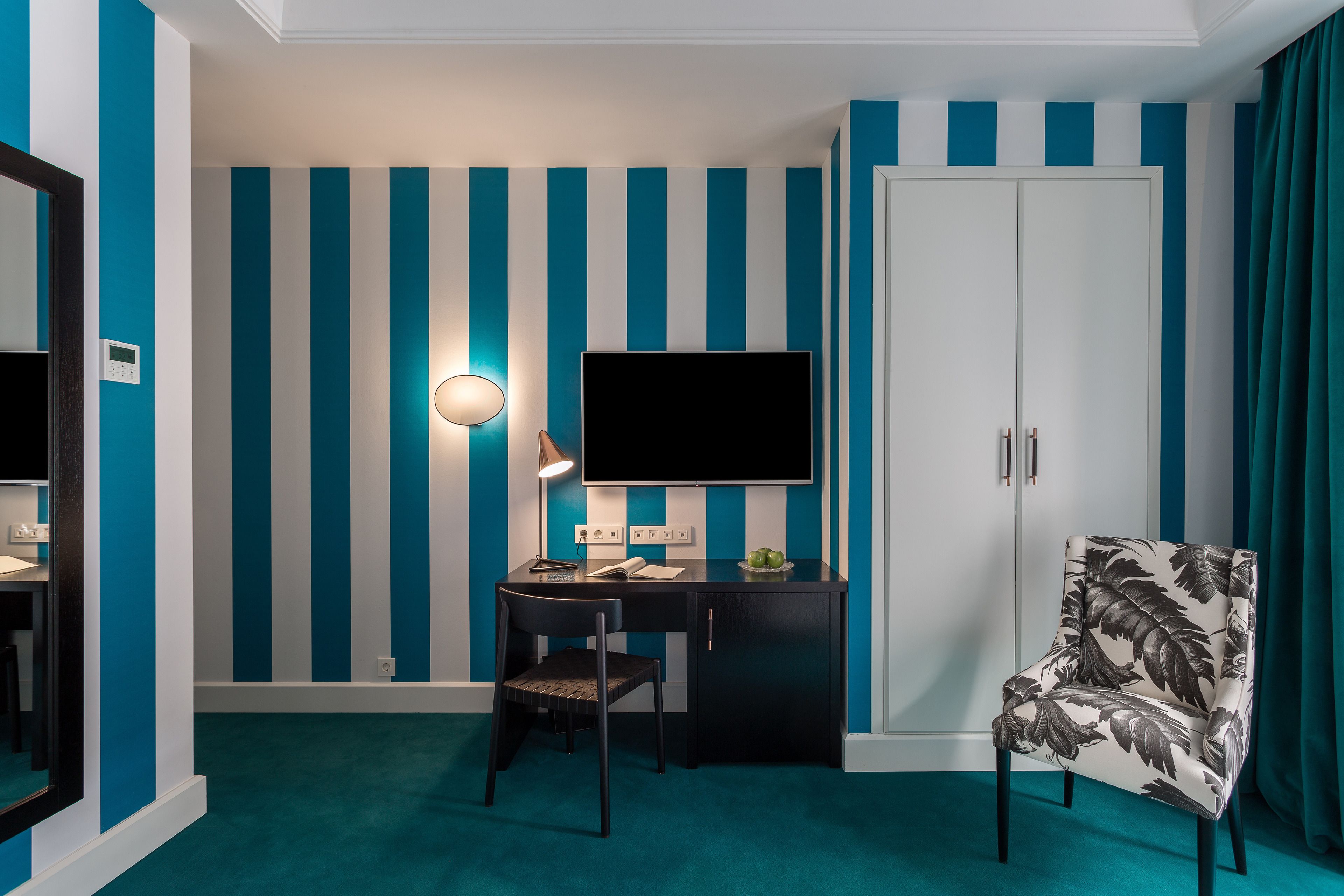 in-room safe, soundproofing, free wifi, bed sheets