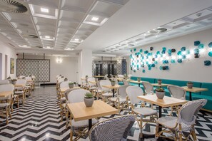 Daily buffet breakfast (EUR 16.95 per person)