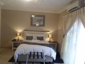 Comfort Room | 1 bedroom, in-room safe, desk, iron/ironing board
