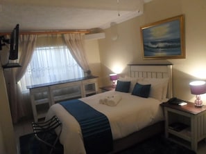 Comfort Room | 1 bedroom, in-room safe, desk, iron/ironing board