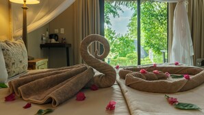 Comfort Chalet, 1 Bedroom, River View | 1 bedroom, in-room safe, desk, WiFi (free) - Thamalakane River Lodge (Maun)