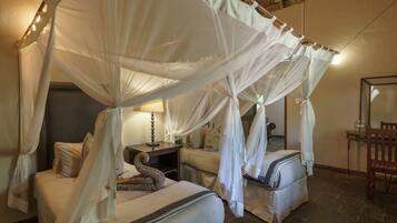 Chambre Familiale avec lits jumeaux, 2 chambres | 1 chambre, coffres-forts dans les chambres, bureau, Wi-Fi gratuit