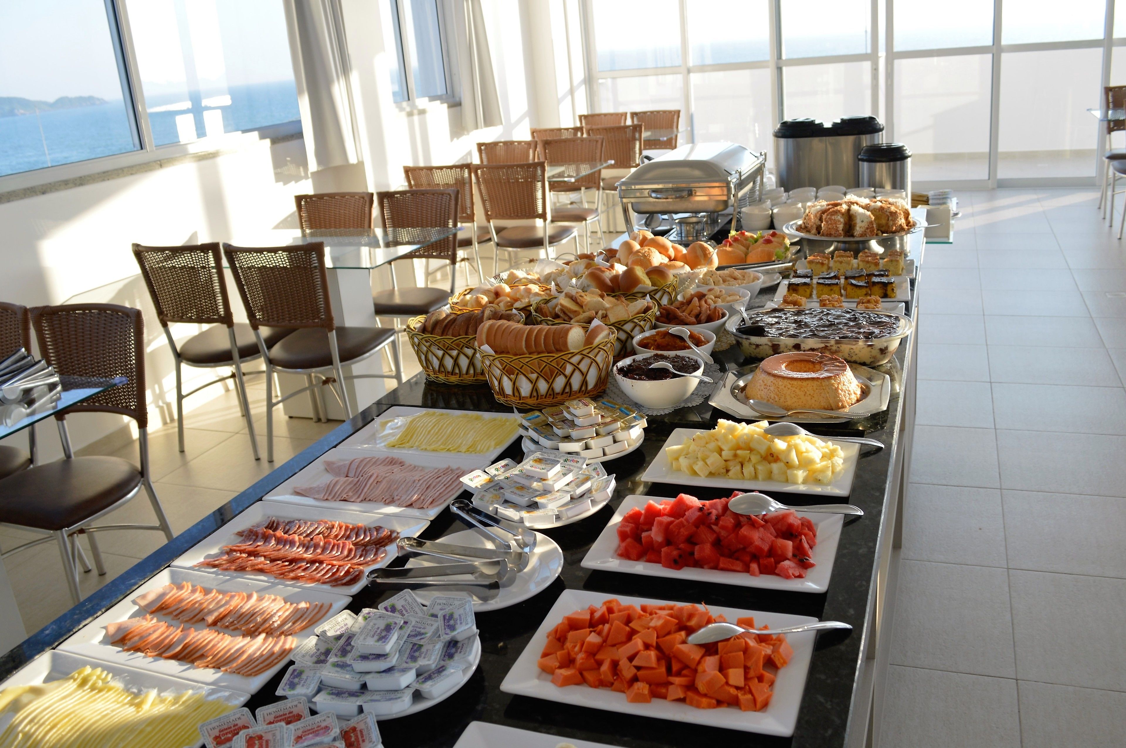 Petit déjeuner compris