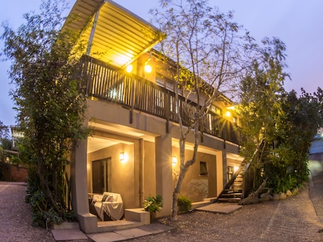 Front of property. Mackaya Bella Guest House