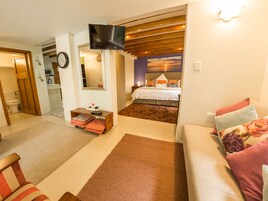 패밀리 더블룸 또는 트윈룸, 킹사이즈침대 1개 및 소파베드, 수영장 전망, 풀사이드 | 객실에서 보이는 전망