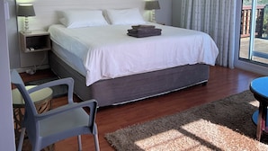 Bells and Whistles | 4 soverom, memory foam-senger, strykejern/-brett og wi-fi (inkludert)