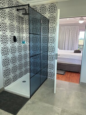 Bells and Whistles | Bathroom - Skylink Holiday Accommodation (East London)