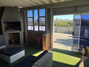 Bells and Whistles | Terrasse/Patio