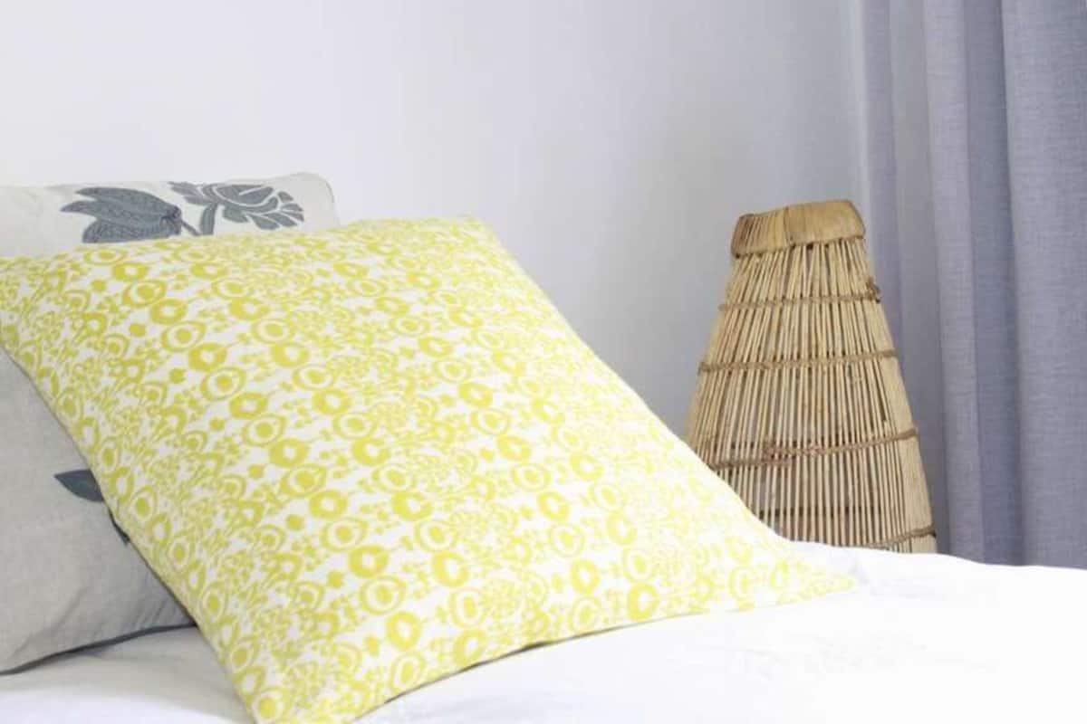 Single Room | Premium bedding, in-room safe, WiFi (free), bed sheets