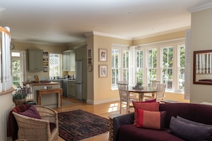 Majestic Apartment 2 | Living room - The Majestic Apartment (Cape Town)