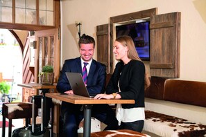 2 Restaurants; Mittagessen und Abendessen werden serviert