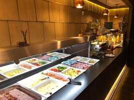 包含每日自助早餐