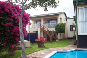 Exterior - Birdcage B and B (Kingsburgh)