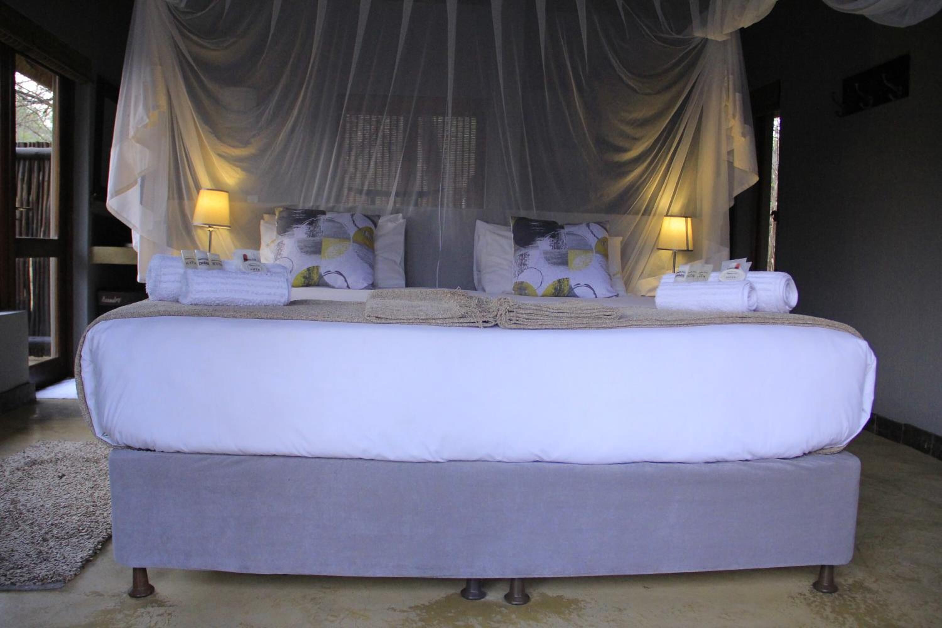 2 bedrooms, premium bedding, desk, blackout drapes