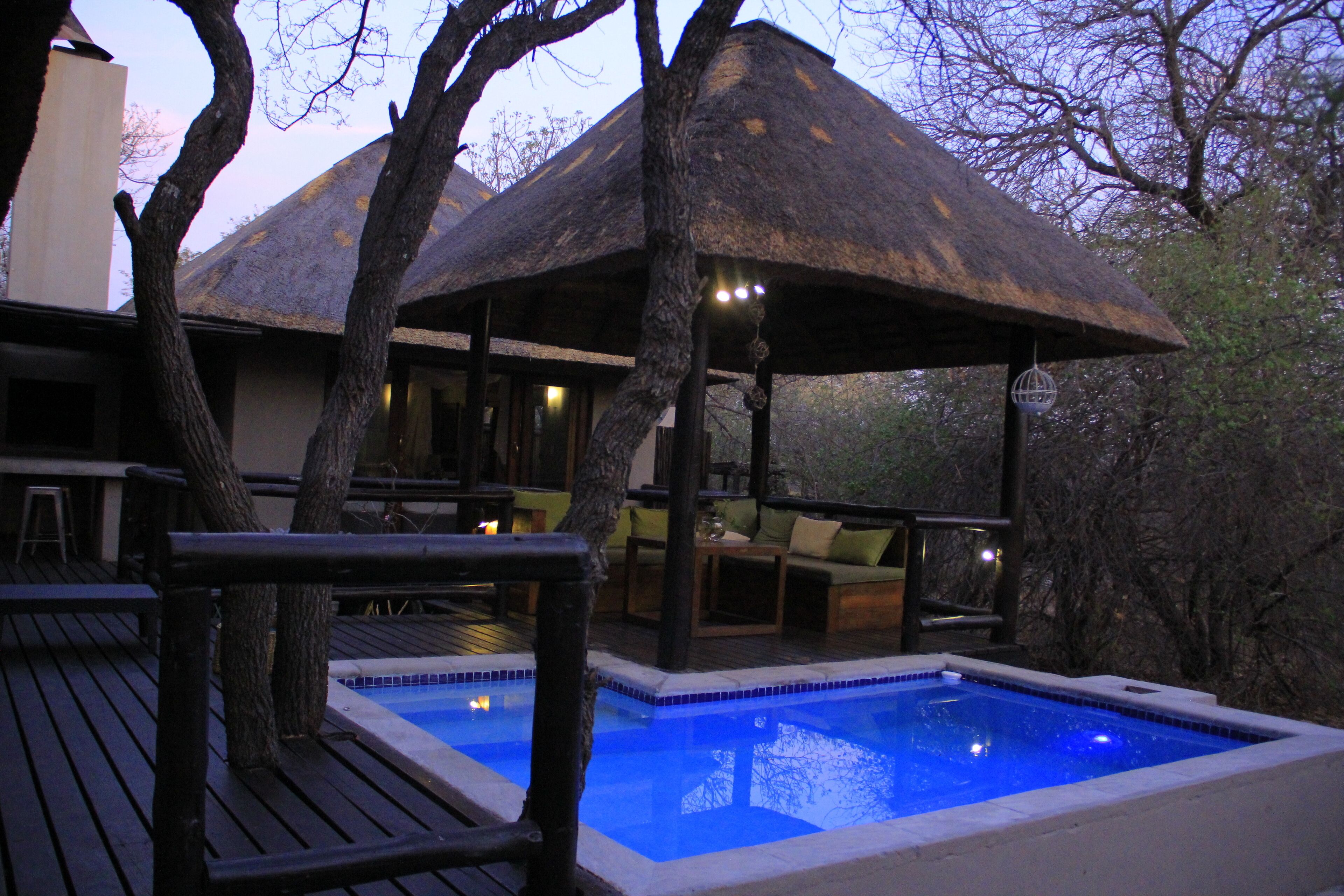 Hồ bơi ngoài trời 