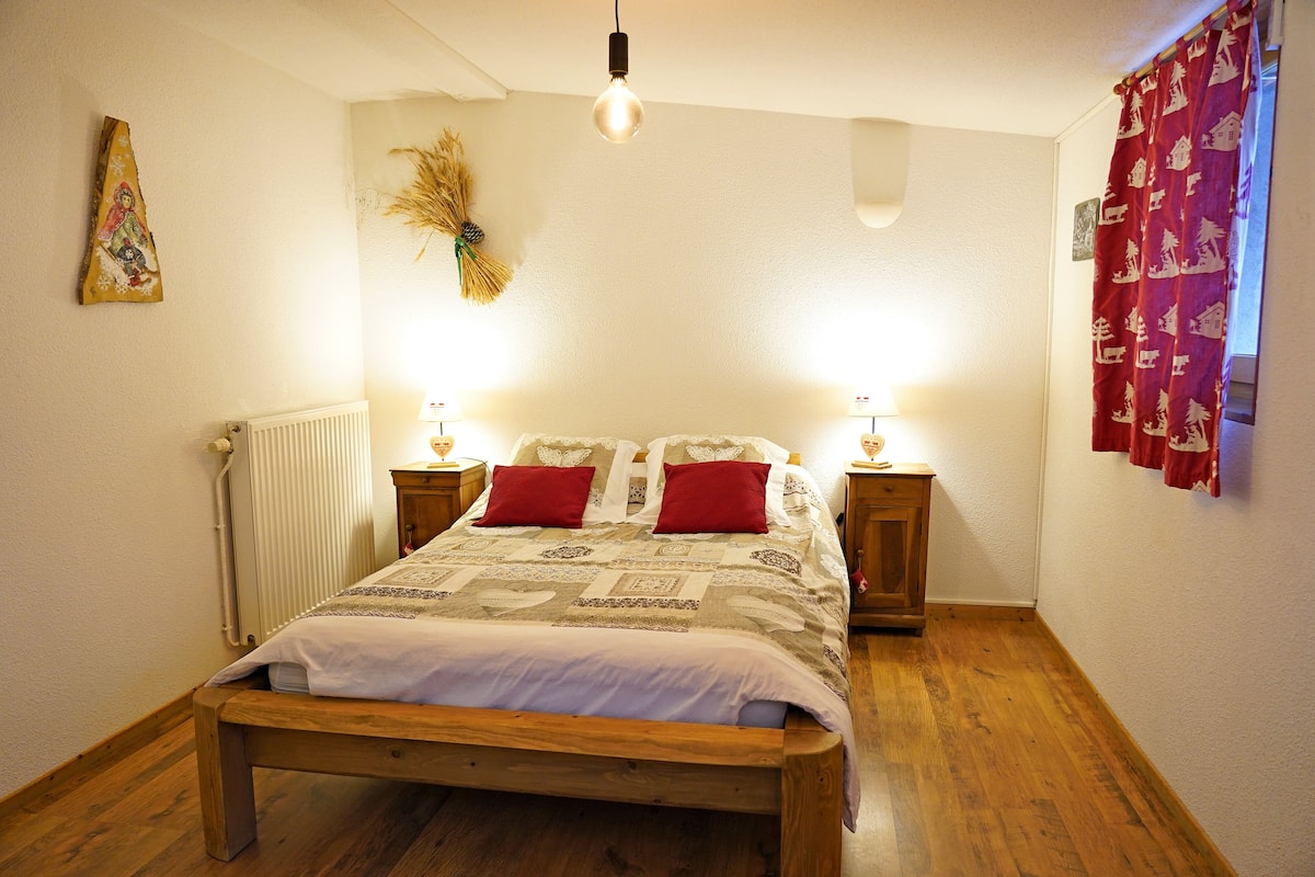 Standard Single Room, Private Bathroom, City View (Cêpe) | Premium bedding, individually furnished, laptop workspace, travel crib