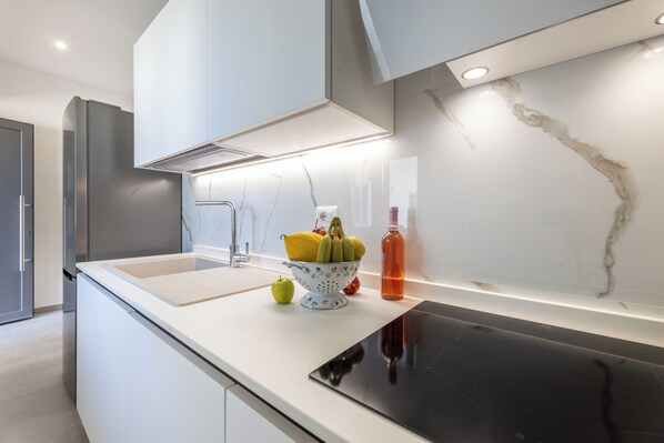 Apartment, 2 Bedrooms | Private kitchen
