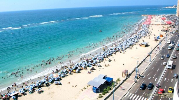 A crowded beach with numerous umbrellas and people. - Regency Hotel Alexandria (Alexandria)