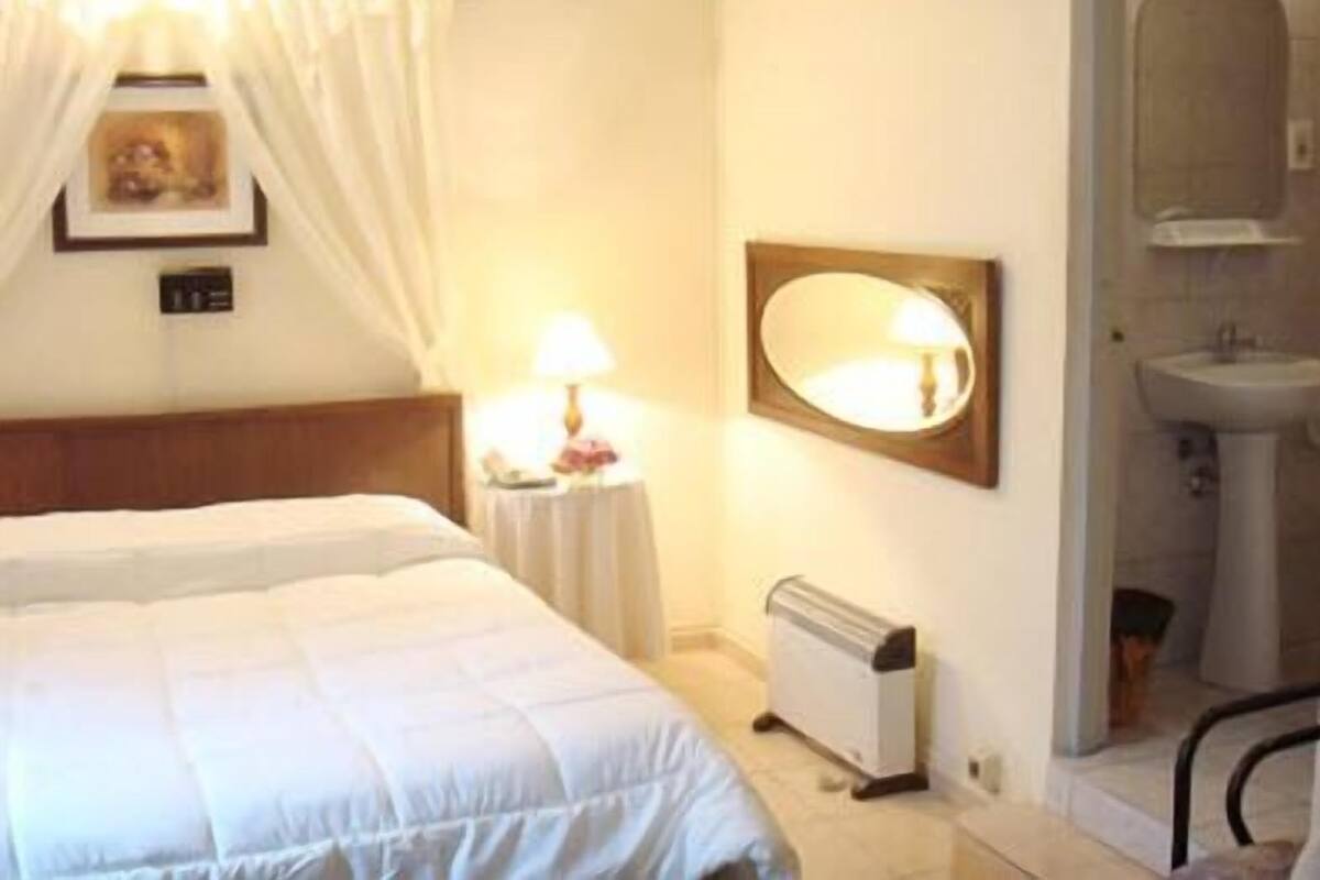 Double Room, Ensuite | Bar mini, Wi-fi percuma, cadar katil 