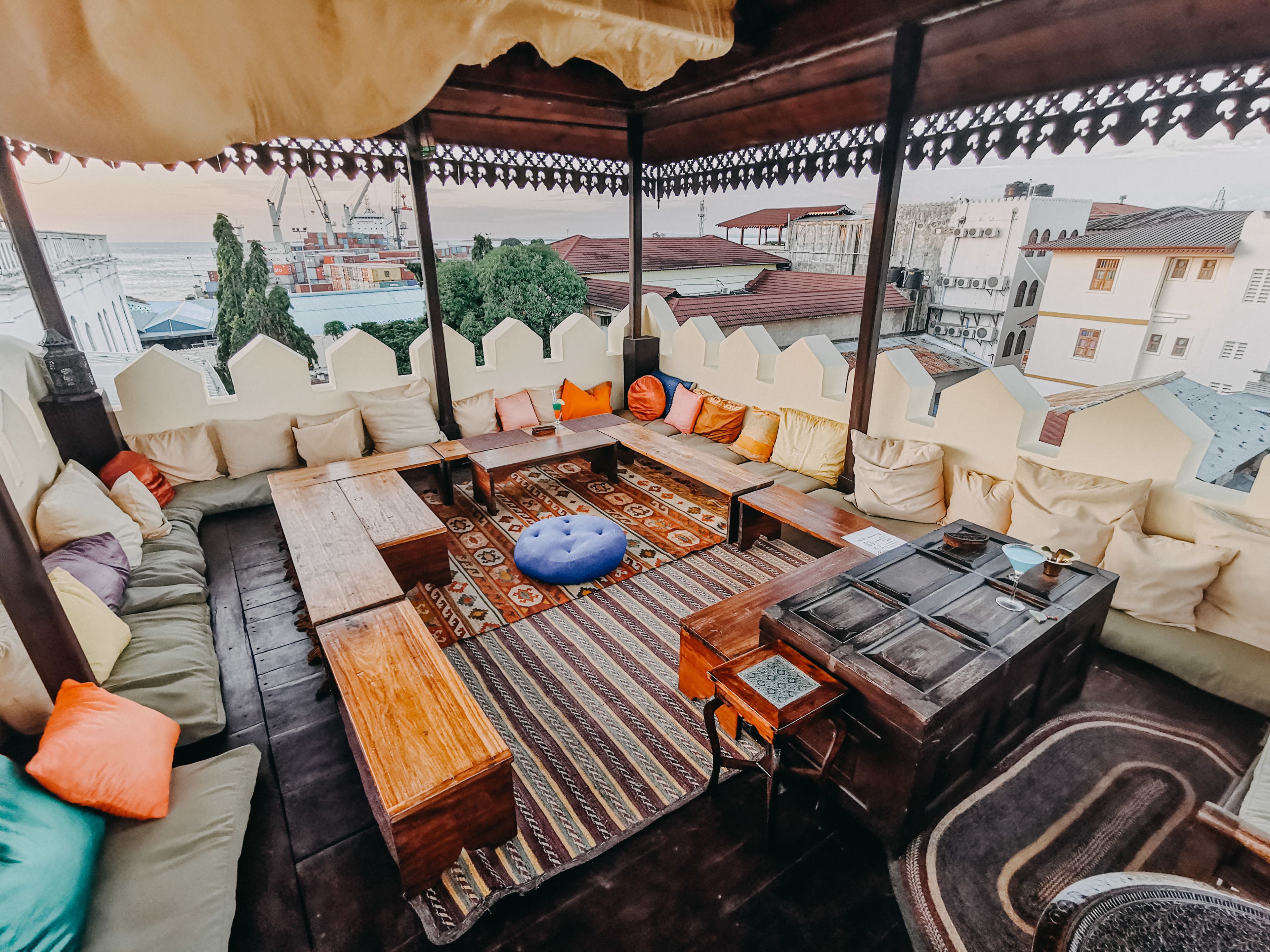 บริเวณรับประทานอาหารสำหรับคู่รัก