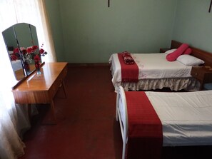 Kruger Country Retreat 1 | Individually decorated, individually furnished, desk - Kruger Country Retreat (Mbombela)