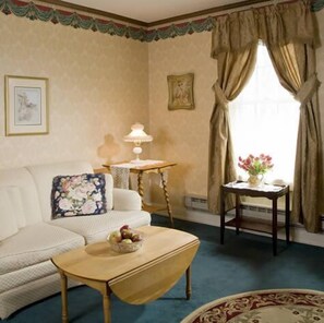 Signature Chalet, Refrigerator | Living room