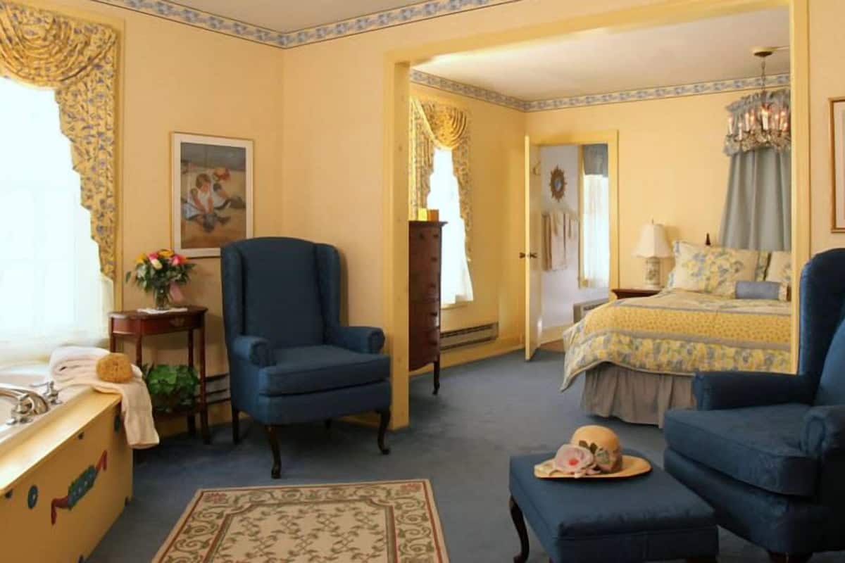 Condo presidencial, 1 cama King, banheira de hidromassagem | Roupas de cama premium, escrivaninha, ferros/tábuas de passar roupa
