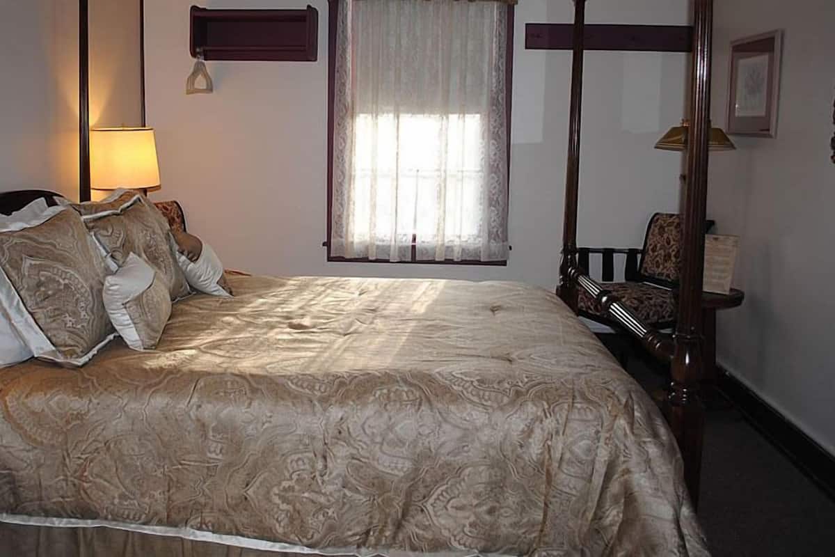 Quarto casal ou duplo básico, acessível, no piso térreo | Roupas de cama premium, escrivaninha, ferros/tábuas de passar roupa