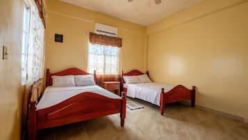 Luxury Apartment, 1 Queen Bed, Ocean View, Sea Facing | Desk, rollaway beds, free WiFi