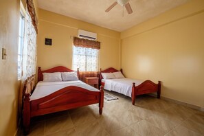 Apartemen Mewah, 1 Tempat Tidur Queen, pemandangan samudra, menghadap laut | Meja kerja, tempat tidur lipat/tambahan, dan Wi-Fi gratis