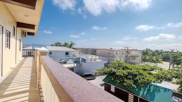 Luxury Apartment, 1 Queen Bed, Ocean View, Sea Facing | Balcony